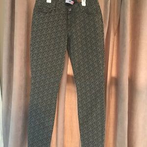 Like new. Cabi skinny jeans